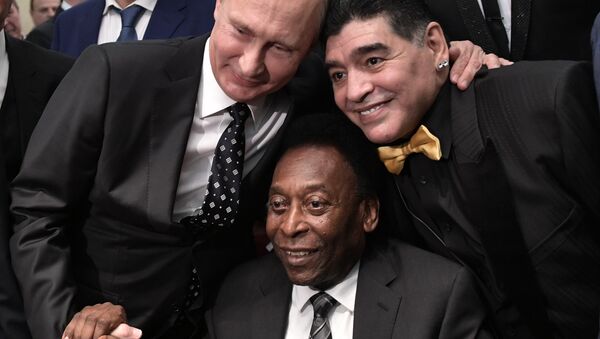 Putin, kura çekiminden önce Pele ve Diego Maradona ile bir araya geldi - Sputnik Türkiye