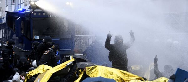 Almanya'da, AfD kongresini protesto edenlerle polis çatıştı - Sputnik Türkiye