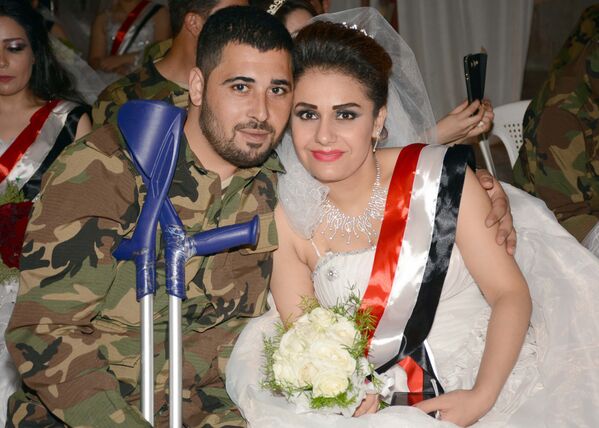 Lazkiye'de yüzlerce çift toplu düğünde evlendi - Sputnik Türkiye