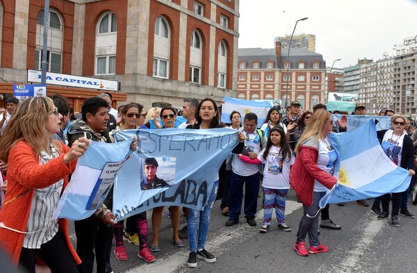 Arjantin'de kayıp denizcilerin yakınlarından protesto - Sputnik Türkiye