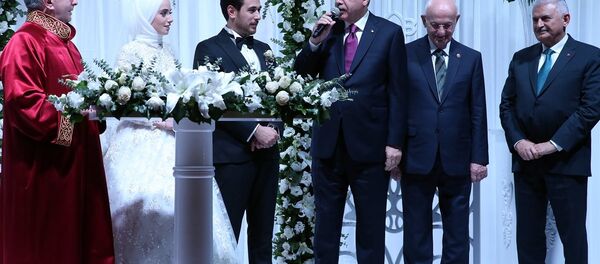 Milli Savunma Bakanı Nurettin Canikli'nin oğlu Furkan Canikli ile Rabia Tuna - Sputnik Türkiye