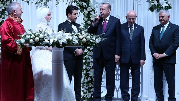 Milli Savunma Bakanı Nurettin Canikli'nin oğlu Furkan Canikli ile Rabia Tuna - Sputnik Türkiye