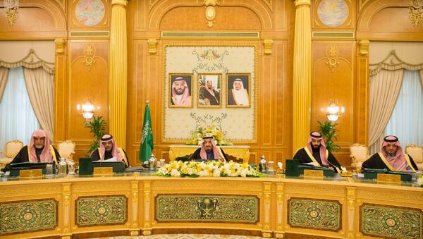 Saudi Kralı Selman oğlu Veliaht Prens kabine toplantısında - Sputnik Türkiye