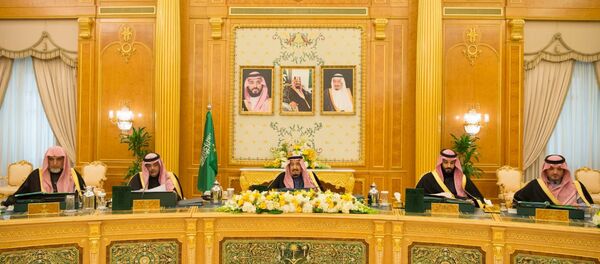 Suudi Kralı Selman oğlu Veliaht Prens kabine toplantısında - Sputnik Türkiye