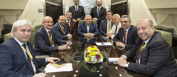 Başbakan Binali Yıldırım, Güney Kore dönüşü uçakta gazetecilere konuştu - Sputnik Türkiye