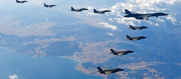 ABD'ye ait B1-B ağır bombardıman uçağı Kore semalarında - Sputnik Türkiye