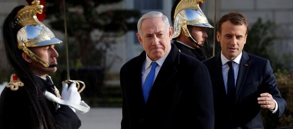 İsrail Başbakanı Benyamin Netanyahu ile Fransa Cumhurbaşkanı Emmanuel Macron - Sputnik Türkiye
