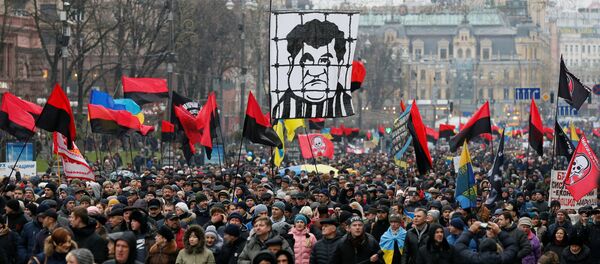 Eski Gürcistan Devlet Başkanı ve Odessa Valisi Mihail Saakaşvili yanlıları, bugün başkent Kiev’de önce yürüyüş, ardından miting düzenledi. - Sputnik Türkiye