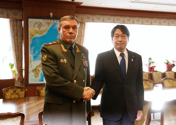 Rusya Genelkurmay Başkanı Valeriy Gerasimov-Japonya Savunma Bakanı Itsunori Onodera - Sputnik Türkiye