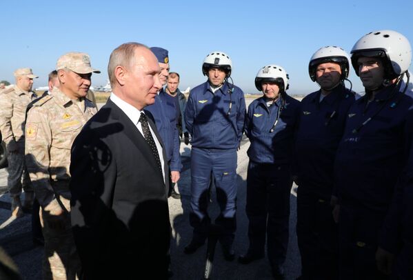 Putin Suriye'deki Hmeymim üssünde - Sputnik Türkiye