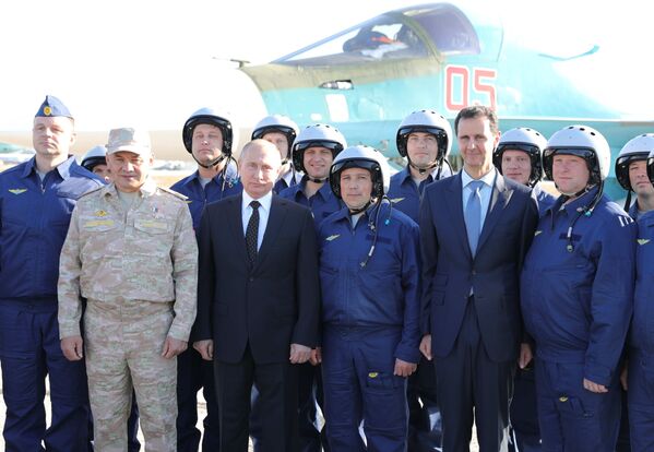 Putin Suriye'deki Hmeymim üssünde - Sputnik Türkiye