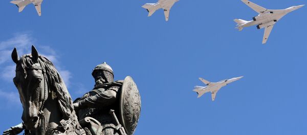 Tupolev Tu-160 süpersonik stratejik bombardıman uçağı ve Tupolev Tu-22M3 Backfire stratejik bombardıman uçağı - Sputnik Türkiye