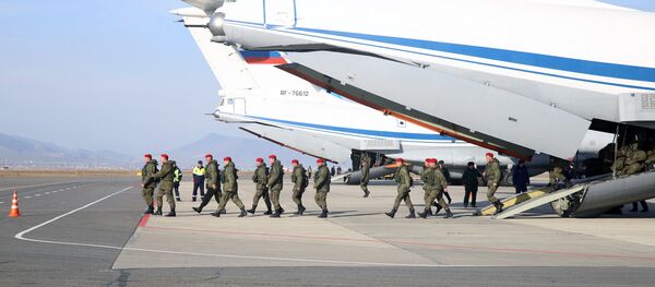 Suriye'den Rusya'ya dönen askeri polis taburu - Sputnik Türkiye