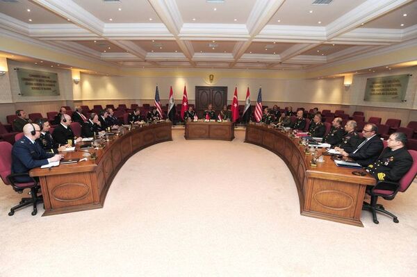 Türk Genelkurmayı, Iraklı ve ABD'li komutanlarla toplantıda IŞİD'den sonra PKK ve PYD/YPG'ye karşı yapılması gerekenlerle ilgili beklentileri gündeme taşıdı. - Sputnik Türkiye