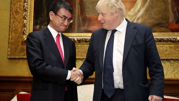 İngiltere Dışişleri Bakanı Boris Johnson ve Japon mevkidaşı Taro Kono - Sputnik Türkiye