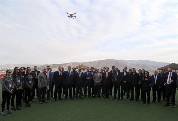Öğrenciler atık malzemelerden drone üretti - Sputnik Türkiye