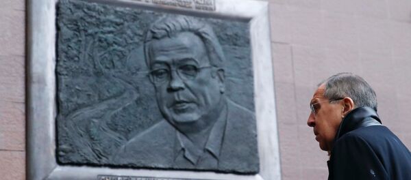 Lavrov, Andrey Karlov adına hazırlanan anıt tabelayı açtı - Sputnik Türkiye