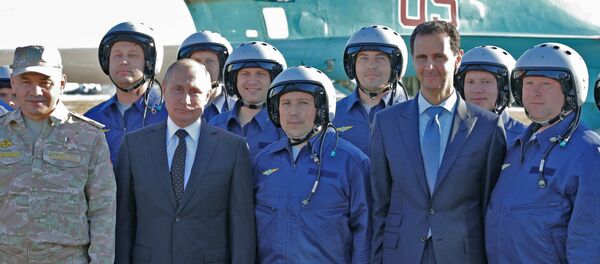 Putin Esad Suriye Hmeymim üssü - Sputnik Türkiye