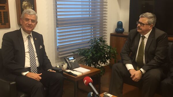 Rusya’nın Ankara Büyükelçisi Aleksey Yerhov ve TBMM Dışişleri Komisyonu Başkanı Volkan Bozkır - Sputnik Türkiye
