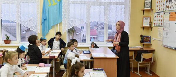 Kırım’da Rus çocuklar Tatarca öğreniyor - Sputnik Türkiye