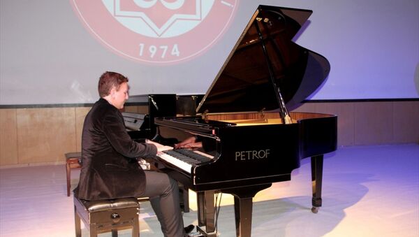Fransız piyanist Filistin için konser verdi - Sputnik Türkiye