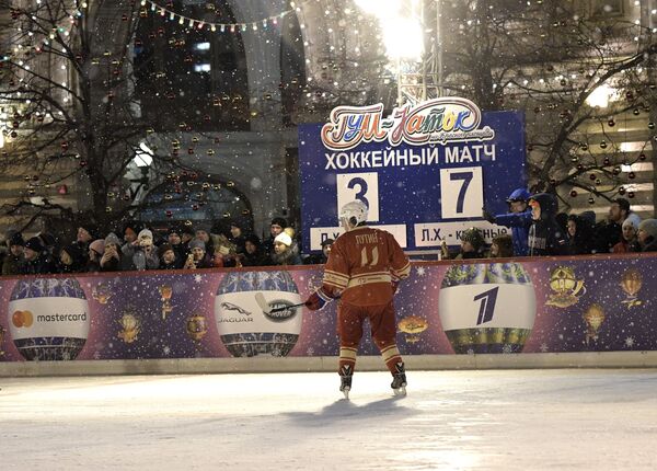 Putin Kızıl Meydan'daki buz hokeyi maçında - Sputnik Türkiye