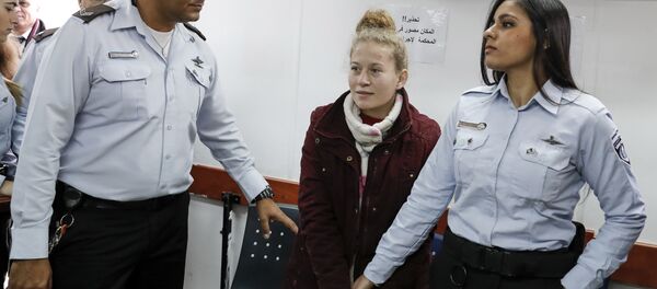 'Filistin'in cesur kızı' lakabıyla tanınan 16 yaşındaki Ahed Tamimi - Sputnik Türkiye