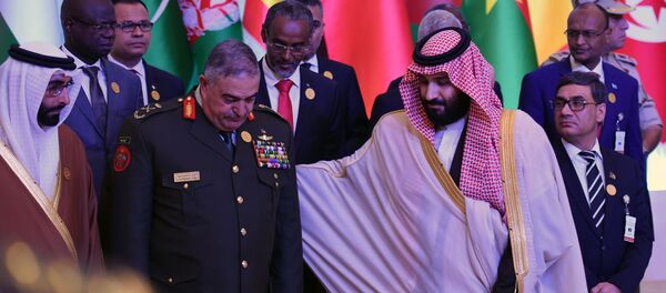 Saudi Veliaht Prensi Muhammed bin Selman ile Ürdün Genelkurmay Başkanı Mahmud Freihat - Sputnik Türkiye