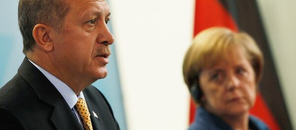 Cumhurbaşkanı Recep Tayyip Erdoğan, Hollanda hükümetini ve ona destek çıkan Almanya Başbakanı Angela Merkel'i 'Nazi uygulamaları' ile suçladı. Cumhurbaşkanı Recep Tayyip Erdoğan, Hollanda hükümetini ve ona destek çıkan Almanya Başbakanı Angela Merkel'i 'Nazi uygulamaları' ile suçladı. - Sputnik Türkiye