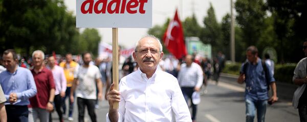 CHP lideri Kılıçdaroğlu, Enis Berberoğlu'nun tutuklanmasını protesto etmek için Ankara'dan İstanbul'a 'Adalet Yürüyüşü' başlattı. - Sputnik Türkiye
