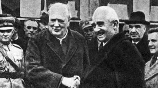 Cumhurbaşkanı İnönü İngiltere Başbakanı Sir Winston Churchill - Sputnik Türkiye