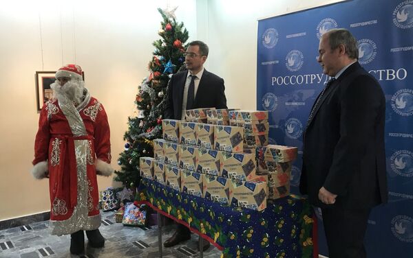 Rusya'nın Şam'daki Bilim ve Kültür Merkezi, Suriyeli çocuklar için yılbaşı etkinlikleri düzenledi - Sputnik Türkiye