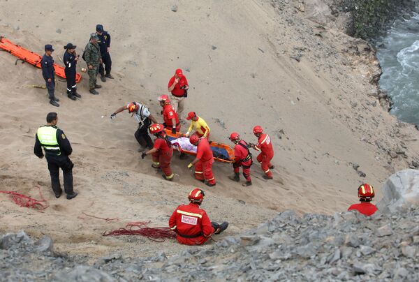 Peru'da otobüs uçuruma düştü: 48 ölü - Sputnik Türkiye