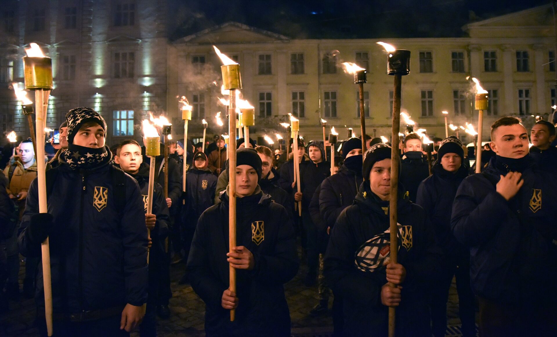 Ukraynalılar, Nazi işbirlikçisi Bandera'yı anmak için sokağa çıktı - Sputnik Türkiye, 1920, 18.03.2022