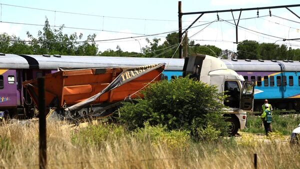Güney Afrika'da yolcu treni ile kamyon çarpıştı - Sputnik Türkiye