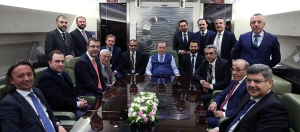 Cumhurbaşkanı Recep Tayyip Erdoğan gazetecilerle - Sputnik Türkiye