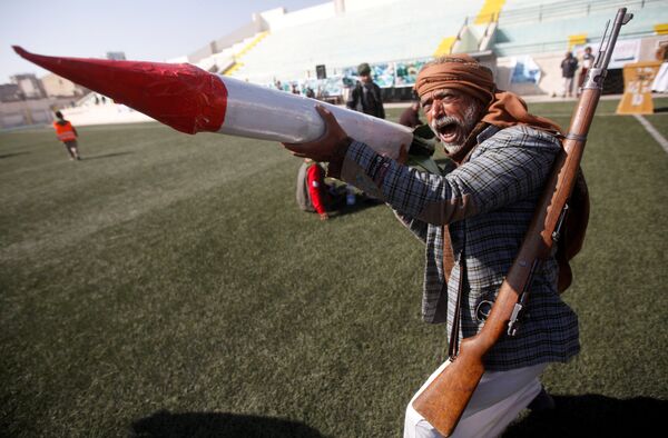 Riyad, Yemen saldırısını 21 Aralık 2017'de 1000. gününü doldurmasına rağmen hala devam ettiriyor. Direnen Husiler ise Suudileri korkutan füzelerin maketleriyle mizansen de yapıyor.  - Sputnik Türkiye