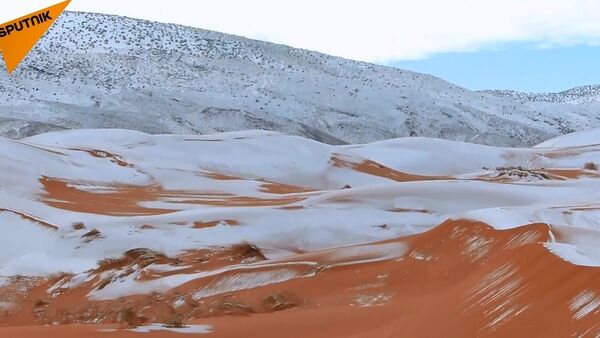 Bu yıl da beyaza bürünen Sahra Çölü’nden inanılmaz görüntüler - Sputnik Türkiye