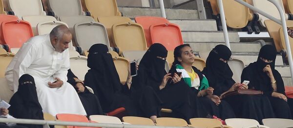 Suudi Arabistan kadınlara stadyumlara girme hakkı tanıdı - Sputnik Türkiye