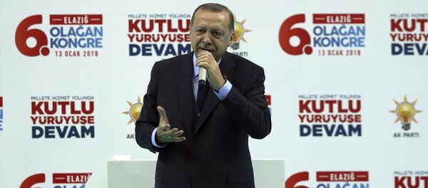 Cumhurbaşkanı ve AK Parti Genel Başkanı Recep Tayyip Erdoğan, AK Parti Elazığ 6. Olağan İl Kongresi'ne katılarak konuşma yaptı. - Sputnik Türkiye
