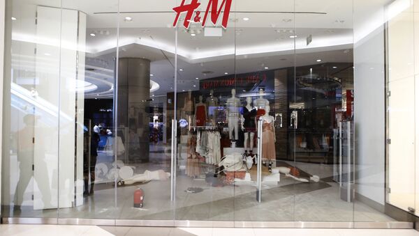 Güney Afrikalı aktivistler, H&M mağazalarına saldırdı - Sputnik Türkiye