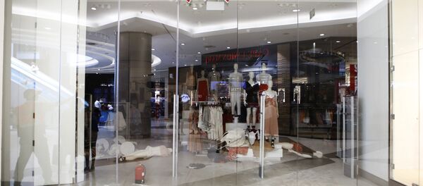 Güney Afrikalı aktivistler, H&M mağazalarına saldırdı - Sputnik Türkiye