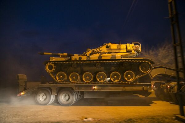 Suriye sınırına tank sevkıyatı - Sputnik Türkiye
