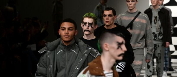 Moda erkek modeller Liam Hodges show - Sputnik Türkiye