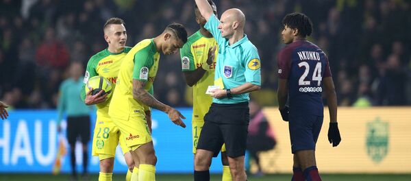 Hakem Tony Chapron - Sputnik Türkiye