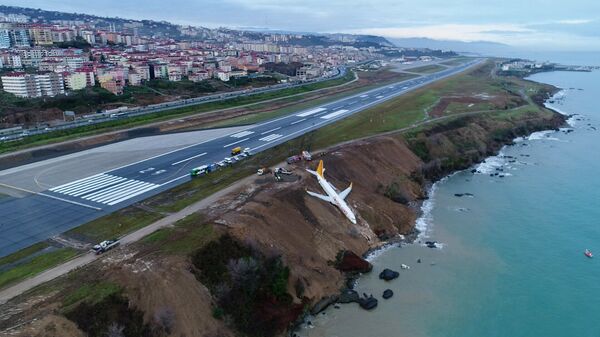 Trabzon'da pistten çıkan Pegasus uçağı - Sputnik Türkiye