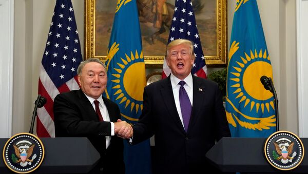 Kazakistan Cumhurbaşkanı Nursultan Nazarbayev ile ABD Başkanı Donald Trump - Sputnik Türkiye
