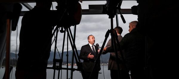 Dışişleri Bakanı Mevlüt Çavuşoğlu, Kanada’nın Vancouver kentinde düzenlenen ‘’Kore Yarımadası'nın Güvenlik ve İstikrarı İçin Dışişleri Bakanları Zirvesi’’ne katıldı. Bakan Çavuşoğlu, toplantının ardından gazetecilerin sorularını yanıtladı. Dışişleri Bakanı Mevlüt Çavuşoğlu, Kanada’nın Vancouver kentinde düzenlenen ‘’Kore Yarımadası'nın Güvenlik ve İstikrarı İçin Dışişleri Bakanları Zirvesi’’ne katıldı. Bakan Çavuşoğlu, toplantının ardından gazetecilerin sorularını yanıtladı. - Sputnik Türkiye