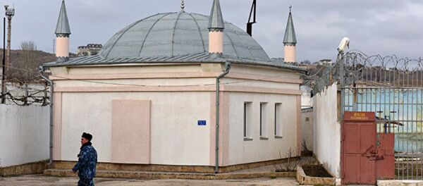 Kırım cezaevleri üzerinde hilal ve haç yükseliyor - Sputnik Türkiye