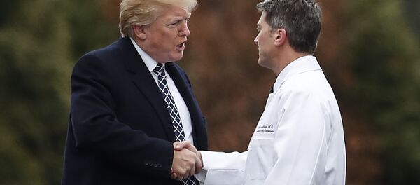 Donald Trump Beyaz Saray Doktoru Ronny Jackson - Sputnik Türkiye